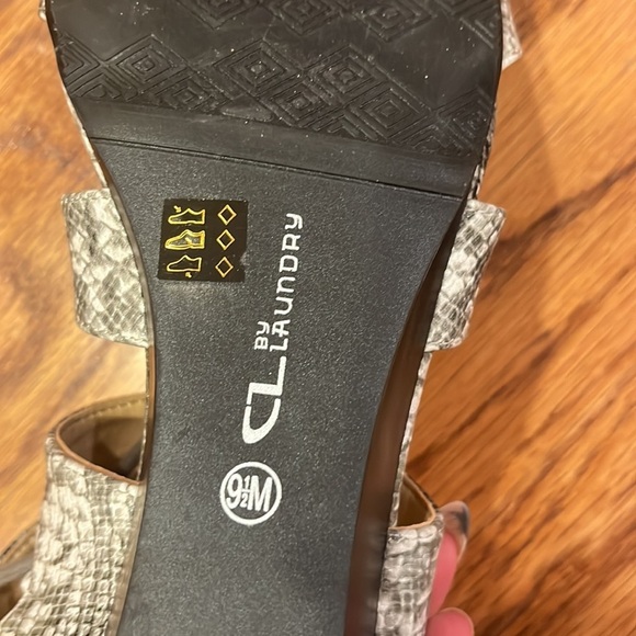 CL by Laundry Woman’s Snakeskin Sandals Size 9.5M - Picture 6 of 6